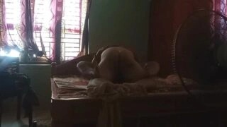Table fan ke saamne bistar par hui Sexy Bhabhi ki Chudai
