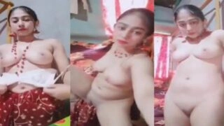 বাংলা গ্রামের তরুণী ভাবীর বড় স্তন এবং যোনি শাড়িতে দেখা যাচ্ছে