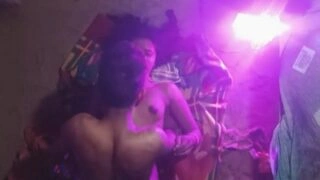 গ্রামের সেক্সি স্ত্রী চুদাচুড়ি করছে