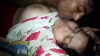 বাঙালি স্ত্রীর মনোরম ঘরে বাঁধা সাধারণ পোর্ন ভিডিও