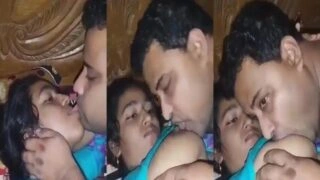 বাংলা জিজার সালির স্তন চোষার ভিডিও ছোদা চুদির আগে বিছানায় নগ্ন