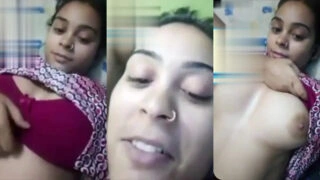বাংলাদেশী ভাভি মমস ক্লিপ দিয়ে নিজের দুদু গুলো দেখালো