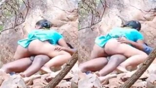 বাঙালি বড় পাছা ভাবী শিলিগুড়ি জঙ্গলে প্রেমিকের সাথে চোদা চুদি করতে গিয়ে ধরা পড়ল