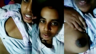 বিবাহিত কাজ এর মেয়ে ভিডিও কল দিয়ে মালিক কে খুশি করলো