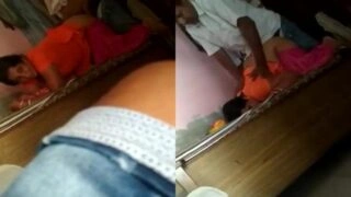 ঢাকার আঙ্কেল তার বন্ধুর সাথে মুসলিম আন্টির সেক্স দেখছে ভিডিও
