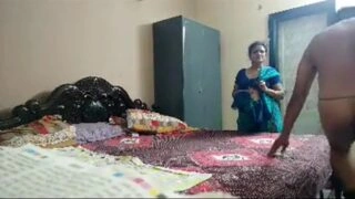 দুষ্টু জামাই’র উনসিন ভিডিও ঘর এর বুয়া কে বকশিশ দেওয়া’র