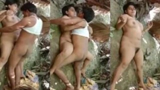 সুন্দরী গ্রামের ভাবীর গোপন যৌনসঙ্গম প্রতিবেশীর সাথে বাইরে