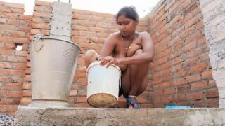 হমিমদে ফিল্ম গ্রাম্য ভাভি’র যেখানে সেয়ে সাফ করে নিজেকে