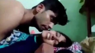 কুমারী বাঙালি মেয়ের প্রেমিক-প্রেমিকার সাথে প্রথমবারের মতো বেদনাদায়ক যৌন মিলন