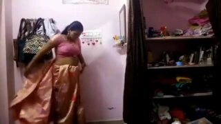 মমস ফুটেজ এক বাঙ্গালী অন্য’র প্রেমিক এর সামনে ল্যাংটো হওয়ার