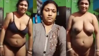 মোটা বৌদি কাজ থেকে ফিরেই ল্যাংটা হয়ে গেলো প্রেমিক এর জন্য