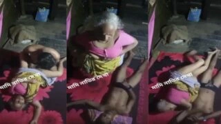 বাংলা দাদি-পোটে চুদাই এর বাড়িতে বিলম্বিত সেক্স ভিডিও