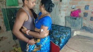 নতুন জামাই এসে শাশুড়ির গুদ মেরে দিল