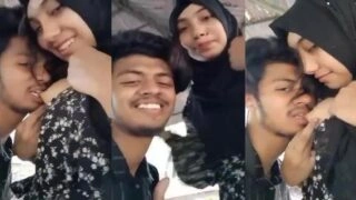 প্রেমিকের দ্বারা বাংলা মুসলিম মেয়ের স্তন চুষে ফেলার পর্ন ক্লিপ ভাইরাল