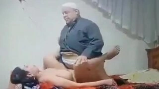 বাংলা সেক্স ভিডিওতে শ্বশুর পুত্রবধূকে চুদছেন