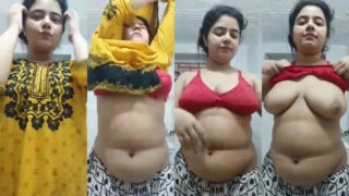উনসিন মমস ক্লিপ ঢাকা’র এক মোটা দুদু ও পাছাওয়ালা ফসহ আপু’র